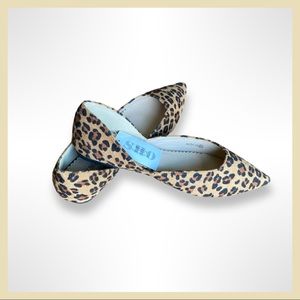 Animal print flats NWT
